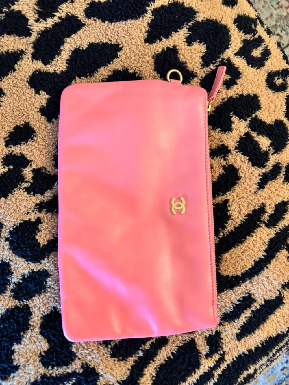 CHANEL 22 Hobo Bag Pink